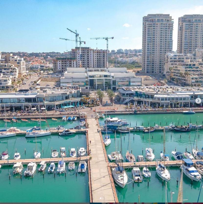 Seaside Serenity: Private Jacuzzi and Kosher Comfort Ashkelon Exterior photo